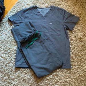 Figs Men’s Graphite color Scrub Set